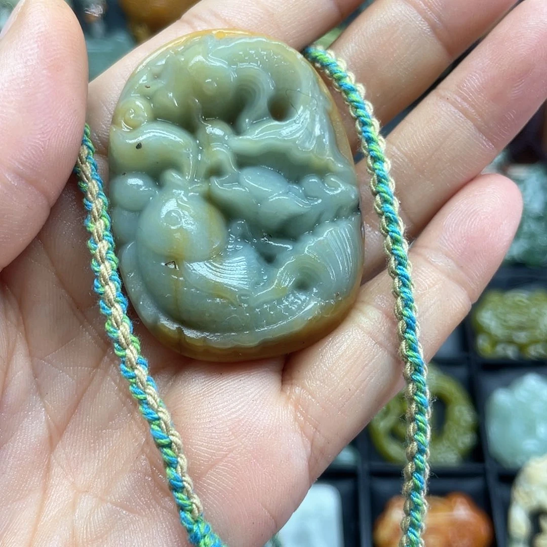 蛇纹石玉未镶嵌颈饰
