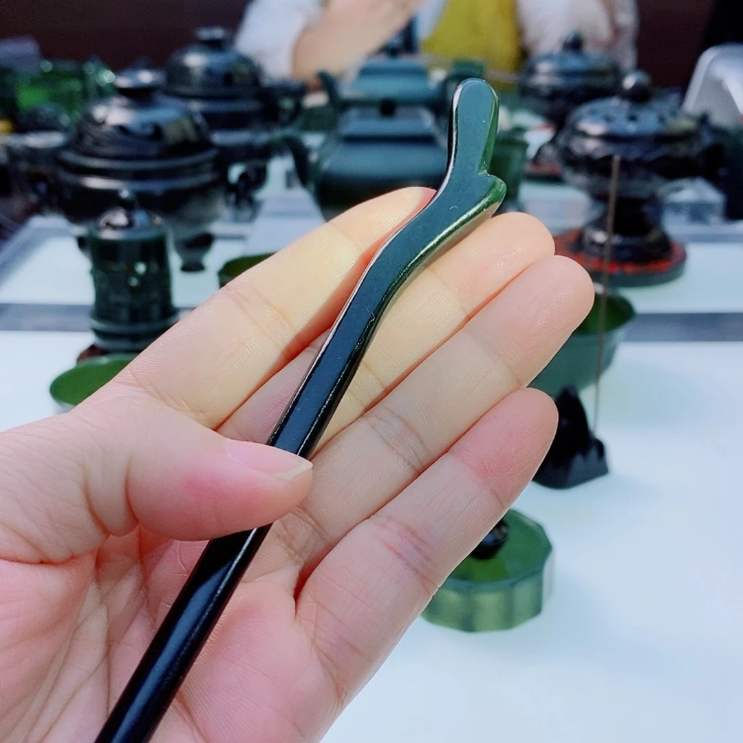 未镶嵌和田玉（青玉）摆件