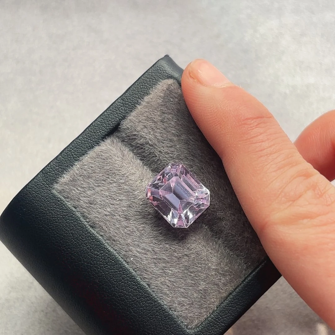 未镶嵌锂辉石裸石13克拉