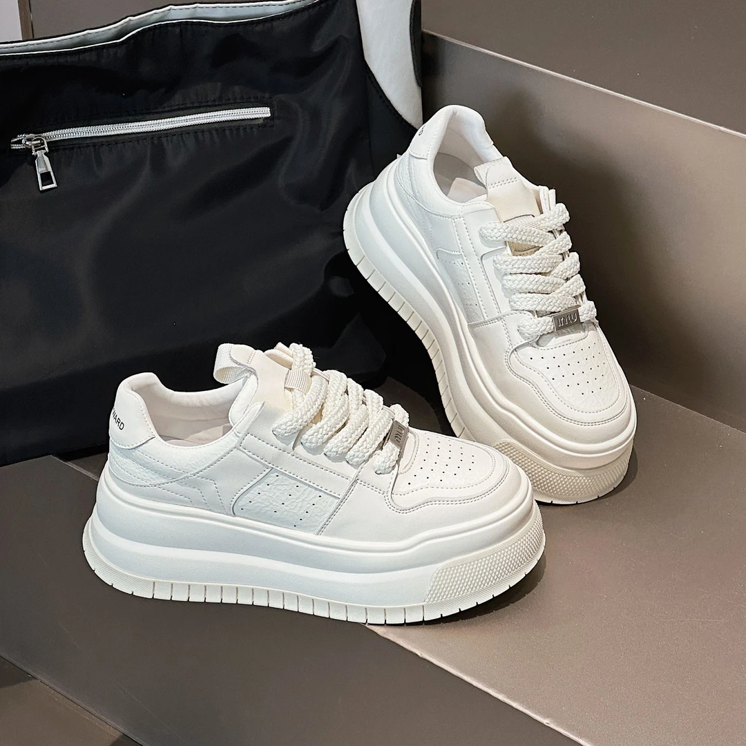 春季新款百搭学院风增高休闲鞋女款厚底小白鞋舒适系带运动板鞋