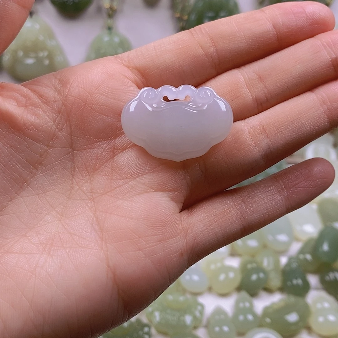 叼***瓶和田玉未镶嵌颈饰