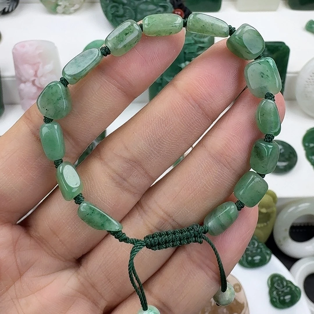 独山玉未镶嵌颈饰