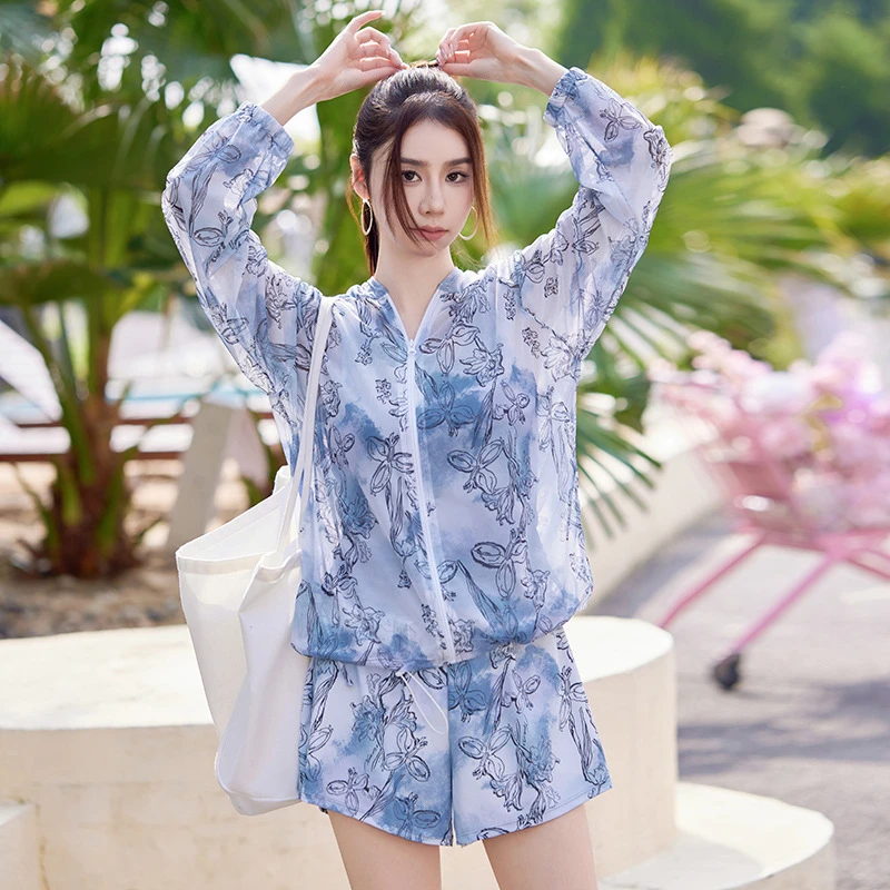 2025新款防晒游泳衣女分体式三件套聚拢小胸韩国ins风泡温泉泳装