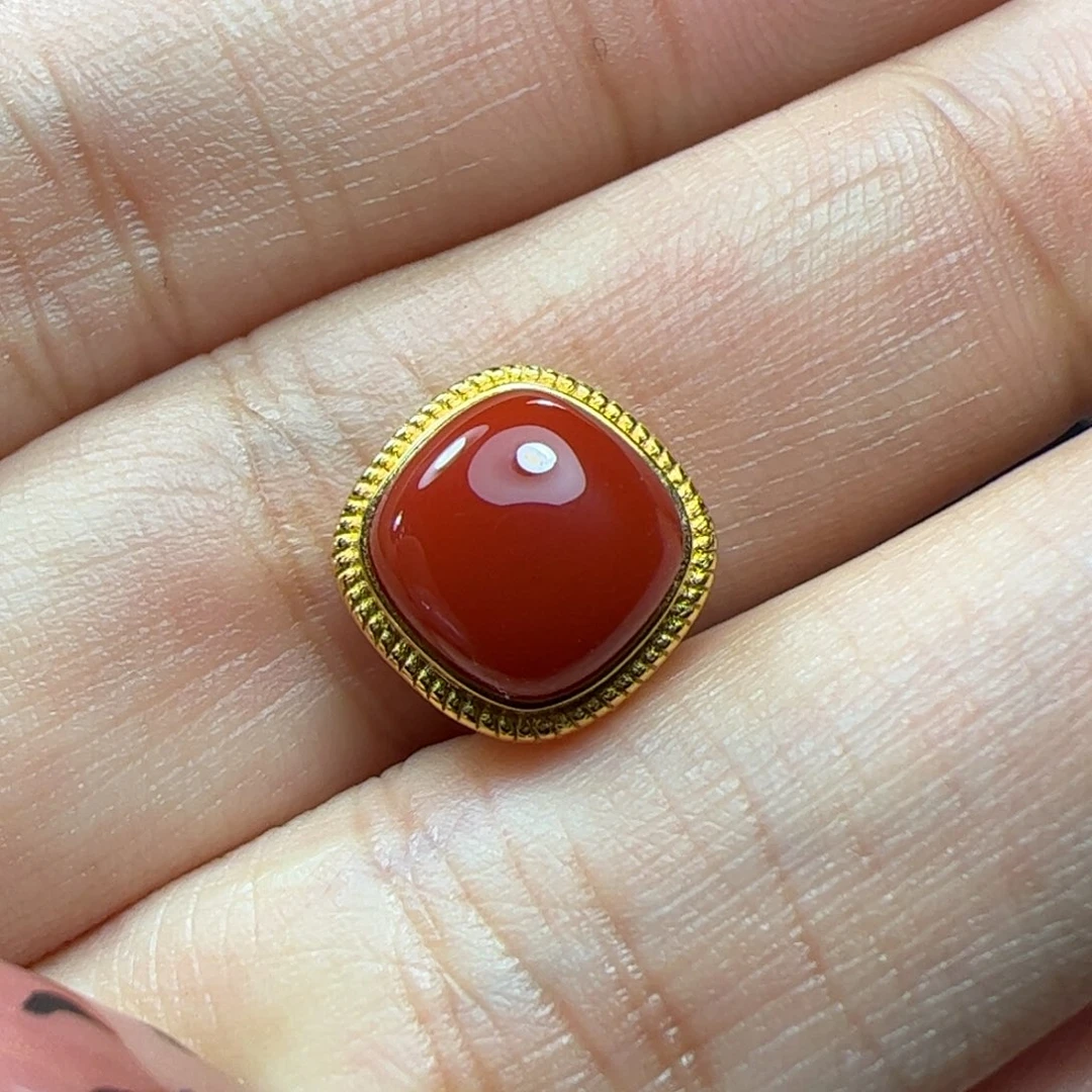 18K金镶嵌背云南红玛瑙