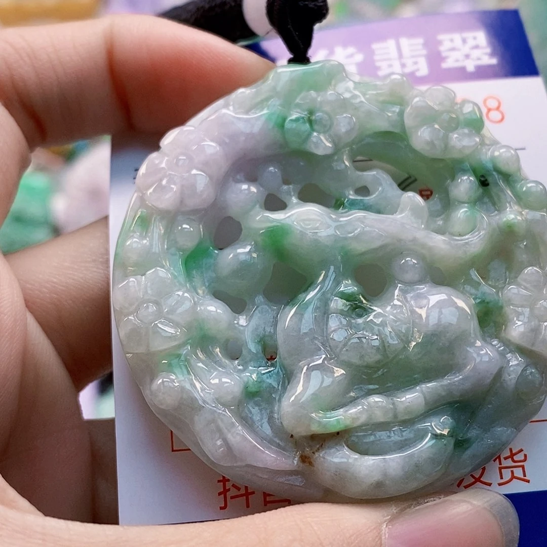 吊坠(不含链)未镶嵌翡翠