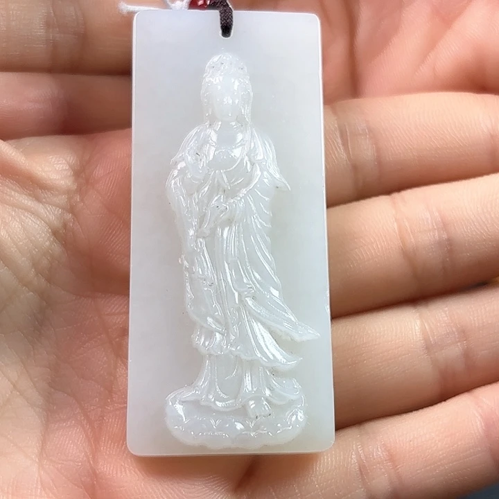和田玉未镶嵌颈饰陈****窗