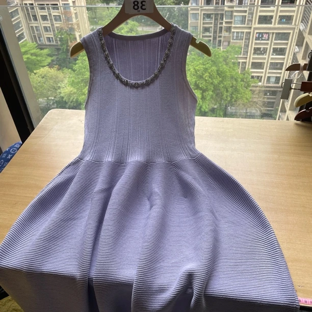 法式名媛气质修身显瘦领口钻饰针织连衣裙优雅无袖