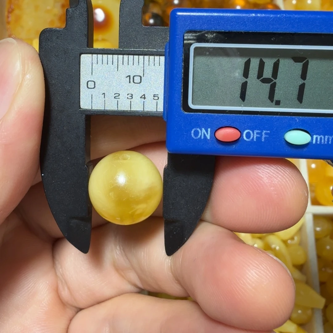 裸石琥珀未镶嵌成品
