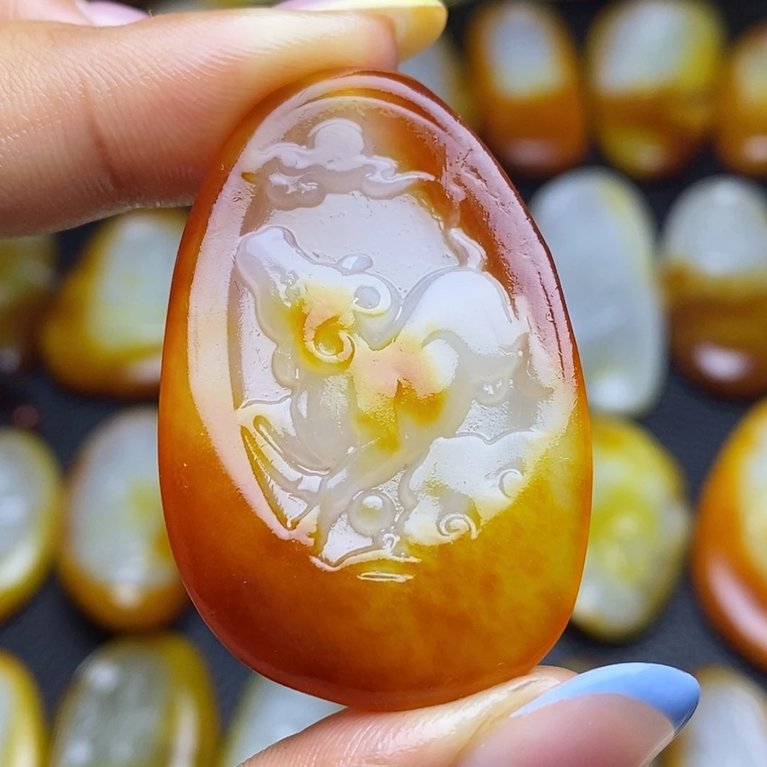 颈饰未镶嵌和田玉（糖玉）