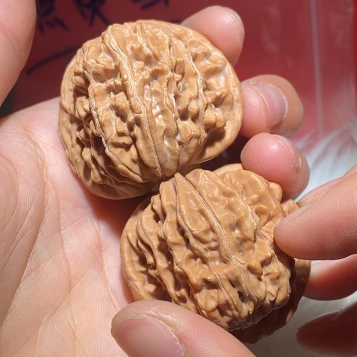 老***了文玩核桃吊坠有瑕疵四座楼