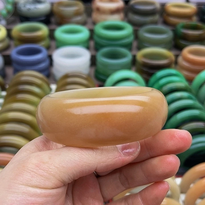 未镶嵌手镯（圆镯）石英质玉