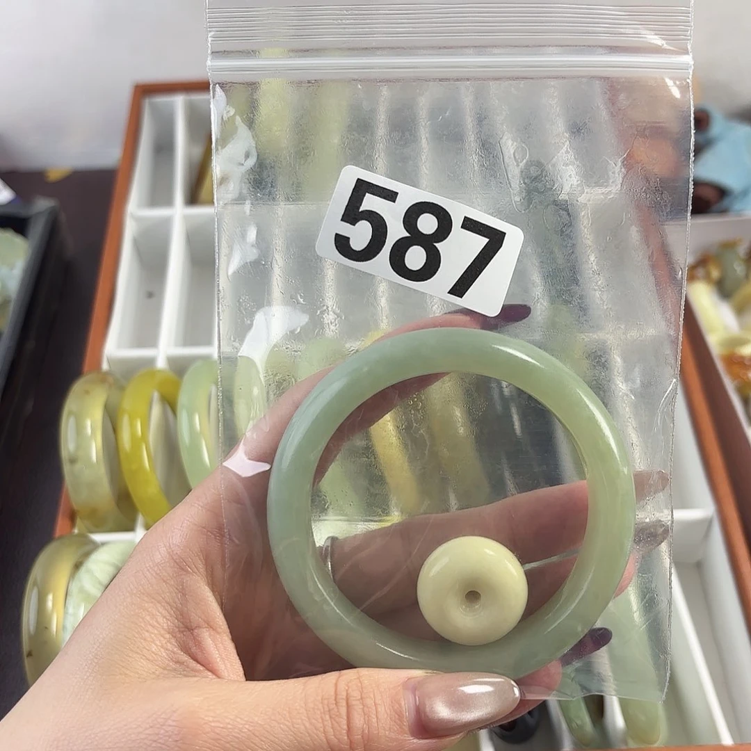 蛇纹石玉手镯未镶嵌死**夏