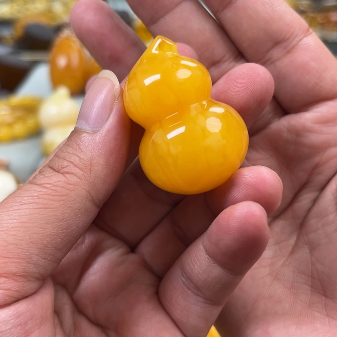 蜜蜡未镶嵌珠宝奇石