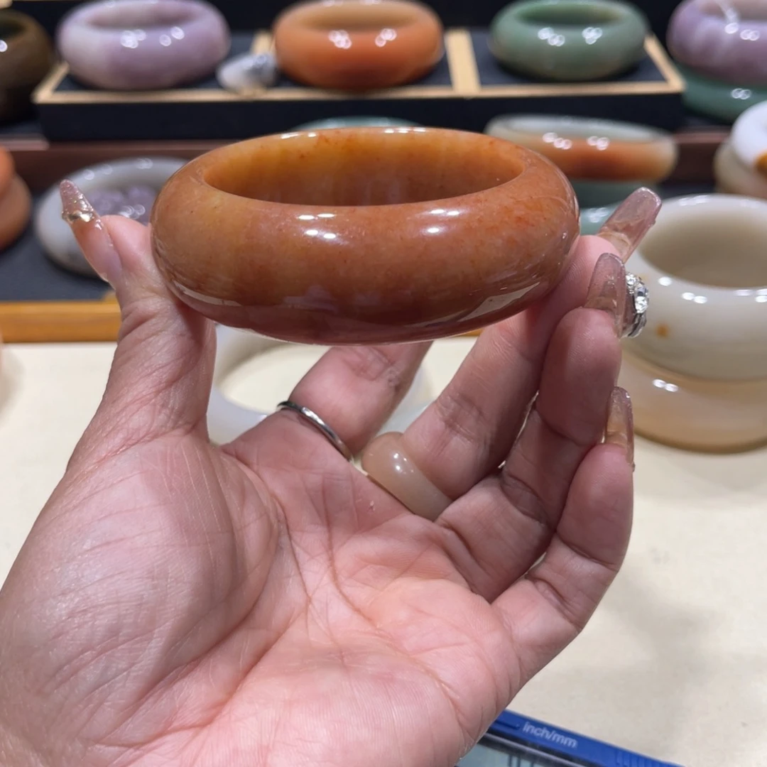 未镶嵌手镯石英岩玉