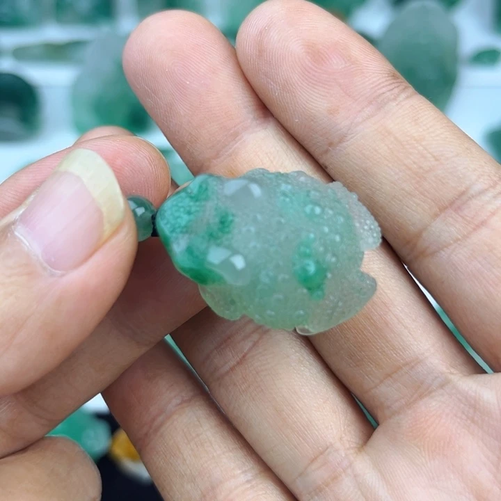 颈饰未镶嵌石英质玉