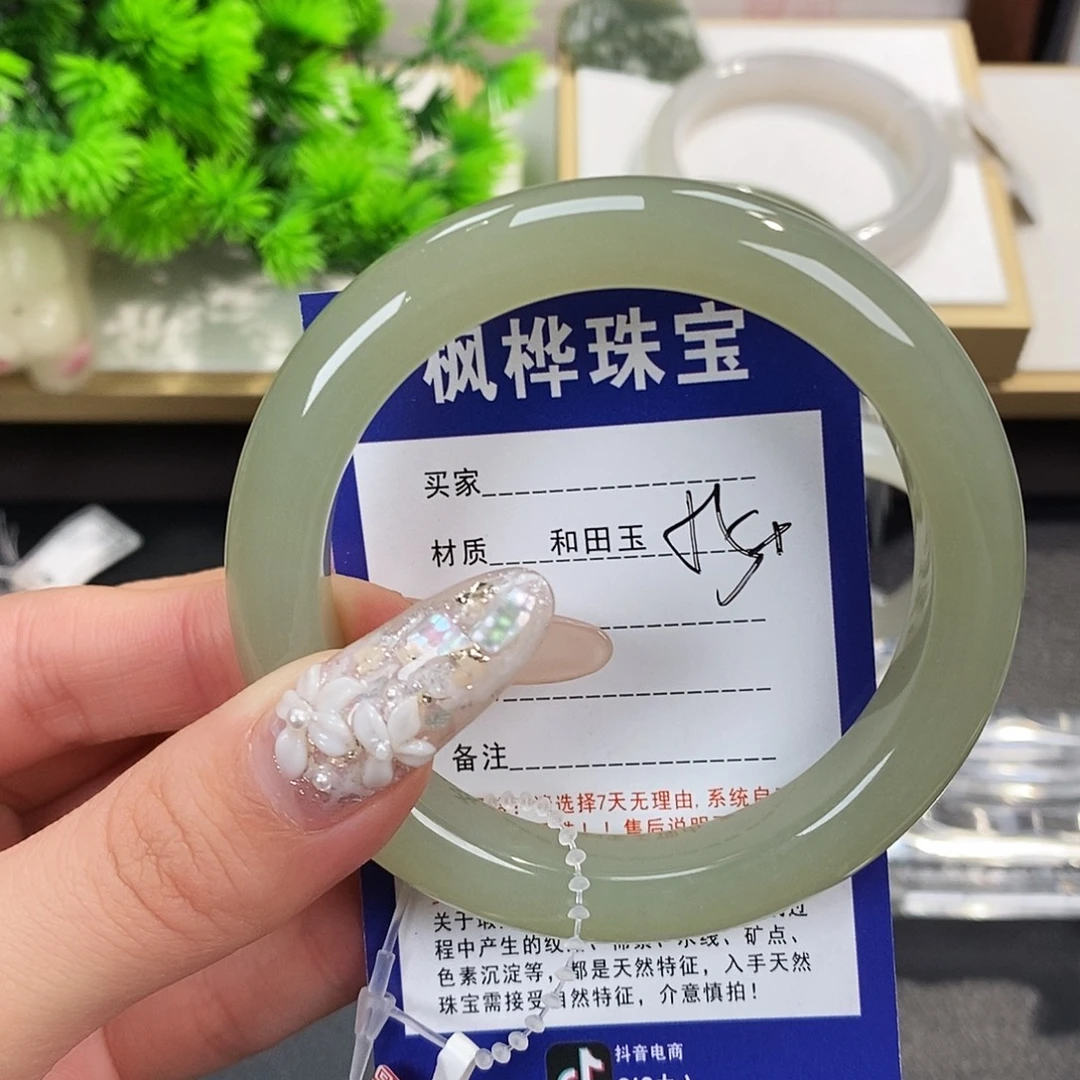 和田玉未镶嵌手镯