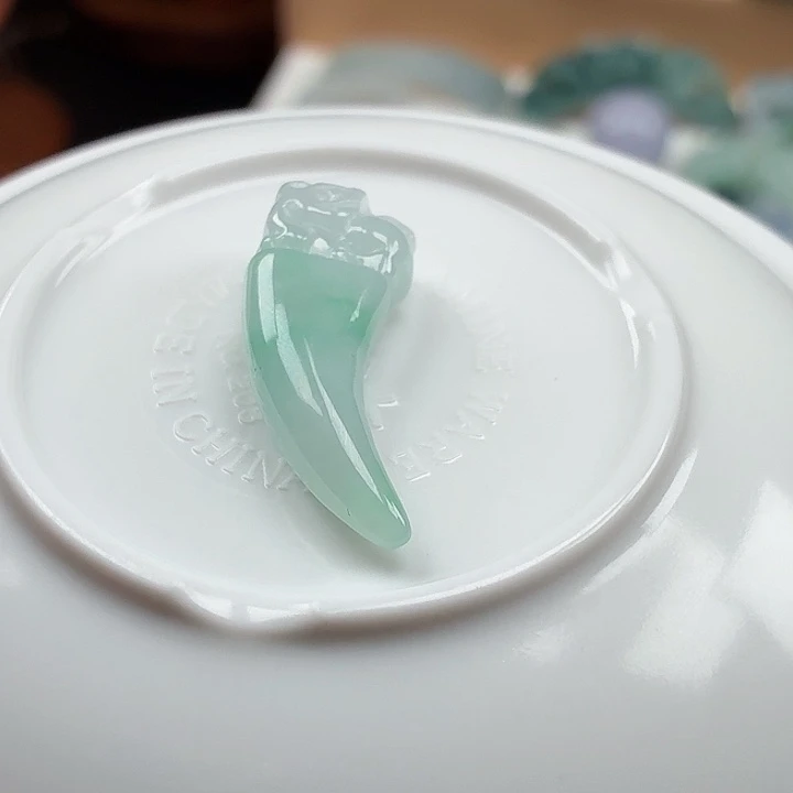 翡翠未镶嵌颈饰天然A货翡翠