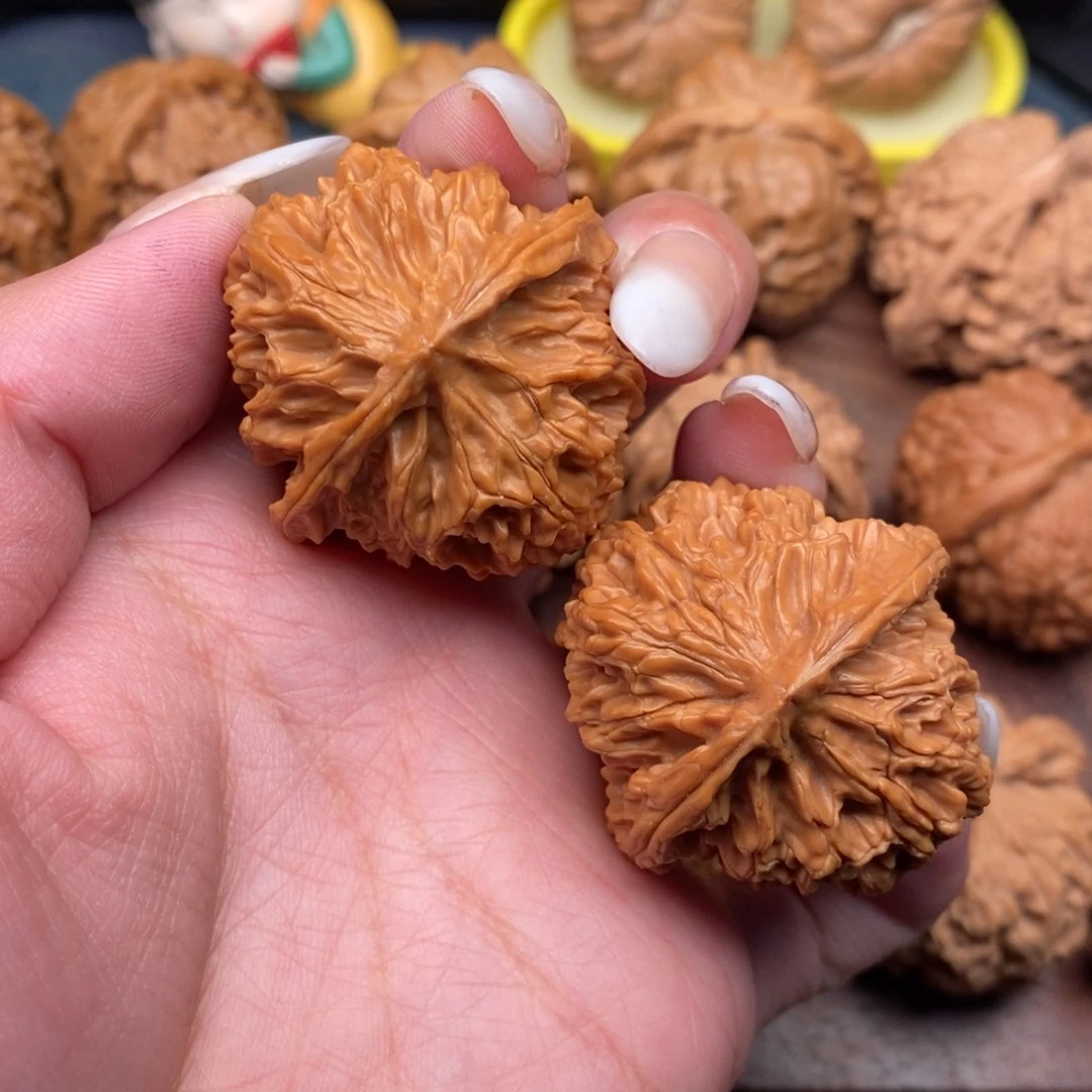 文玩核桃把件尽*全品，红皮苹果38