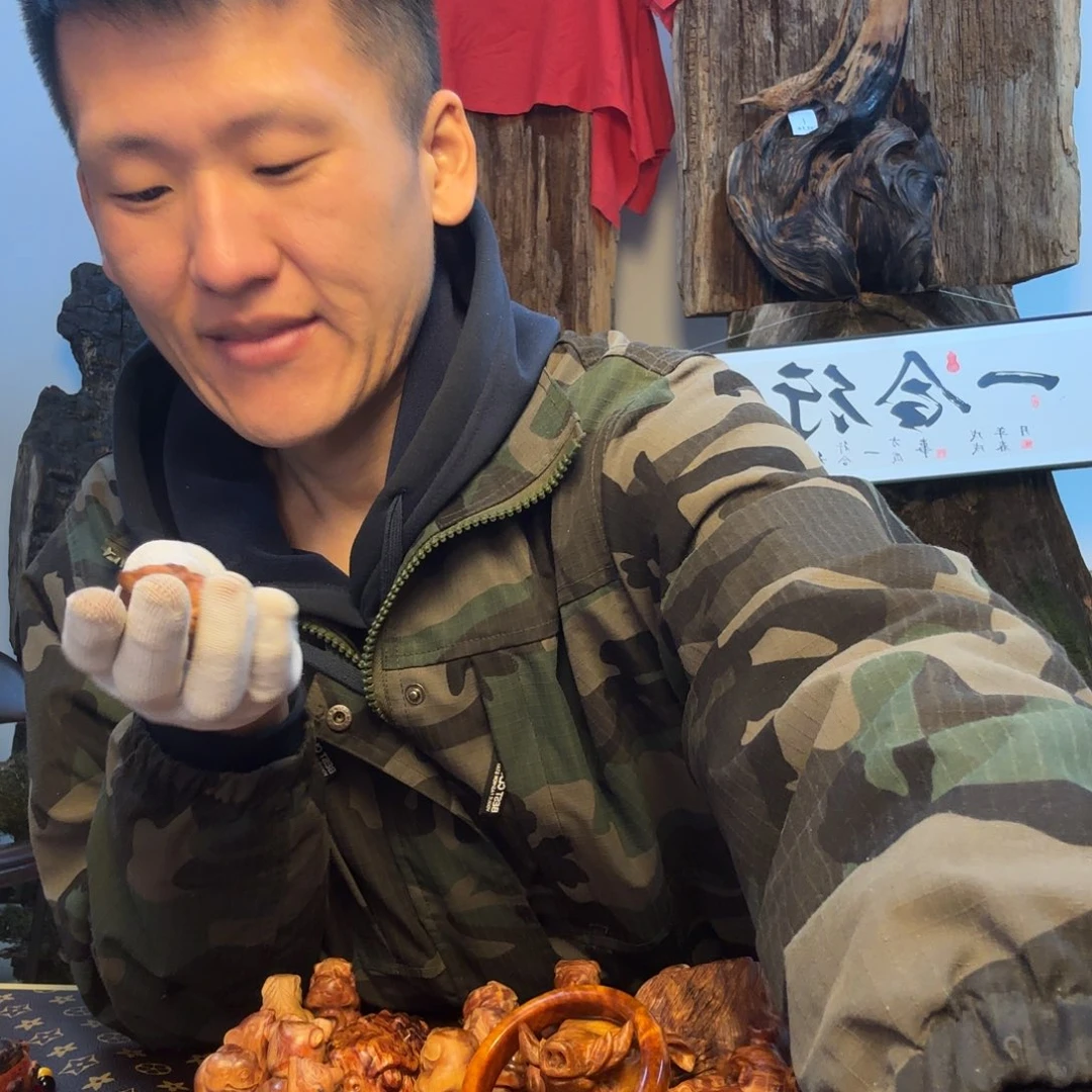 茉***花松木（琥珀木）无事牌雷击木小鸡