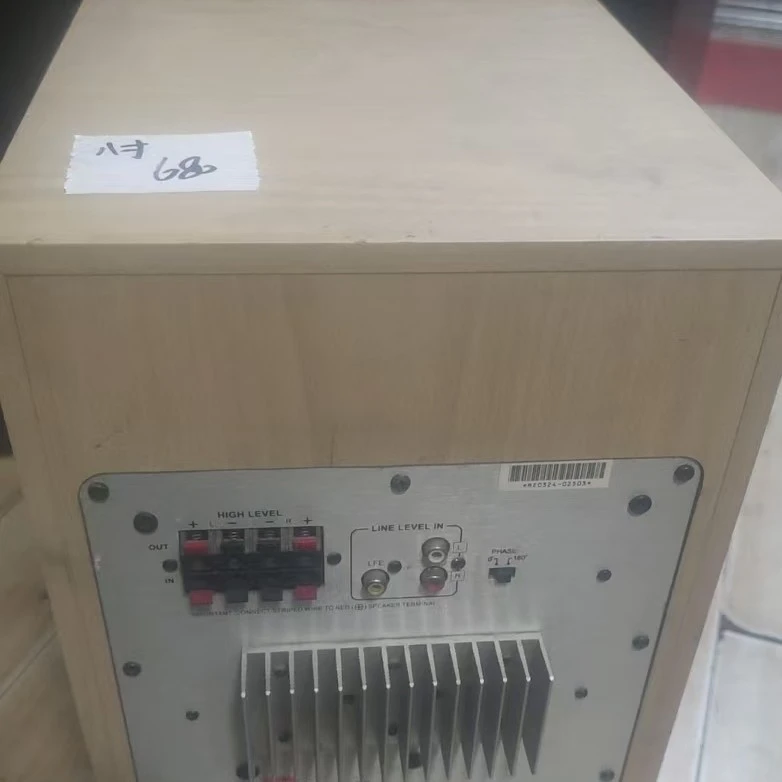 9新  8寸低音炮一个，成色如图，不包邮费