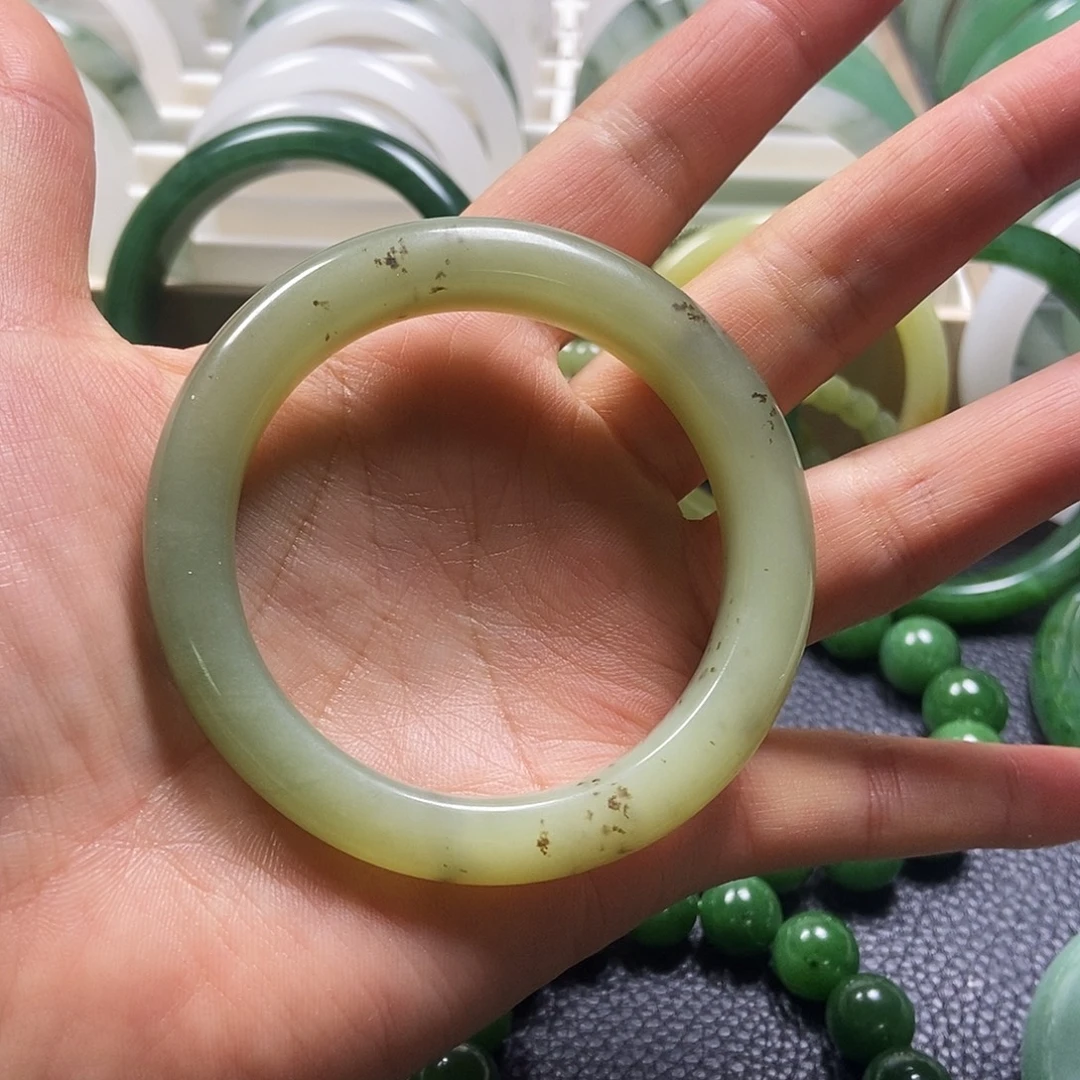 和田玉未镶嵌手镯