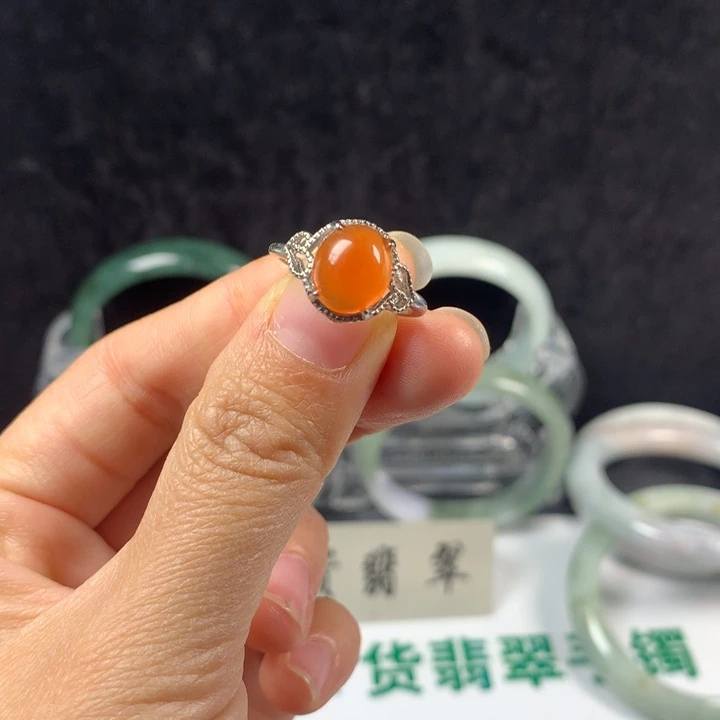 翡翠未镶嵌手镯38号。