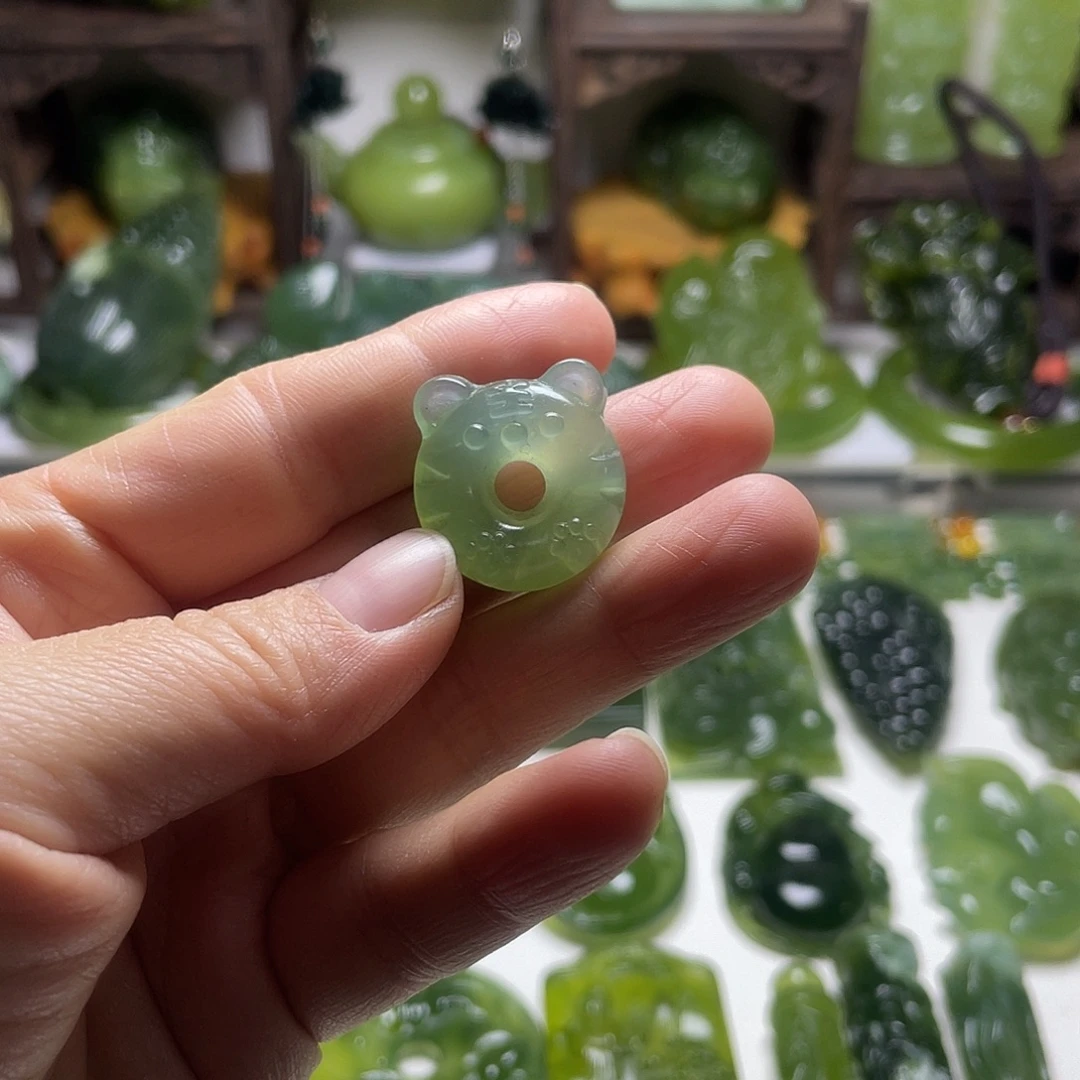 蛇纹石玉未镶嵌颈饰