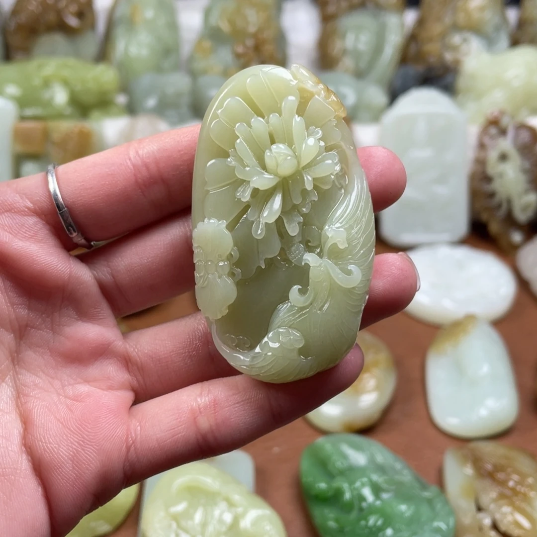 和田玉未镶嵌颈饰