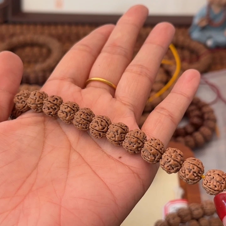 金刚菩提吊坠T****?凹底梅花108