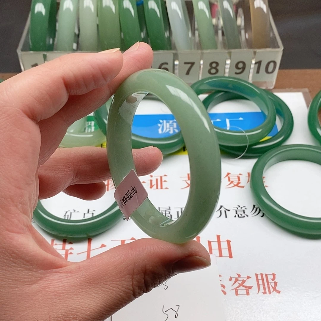 未镶嵌手镯石英质玉