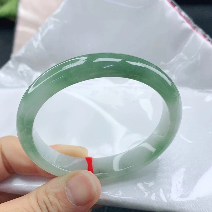 翡翠手镯（贵妃镯）未镶嵌55+半山水翡翠手镯