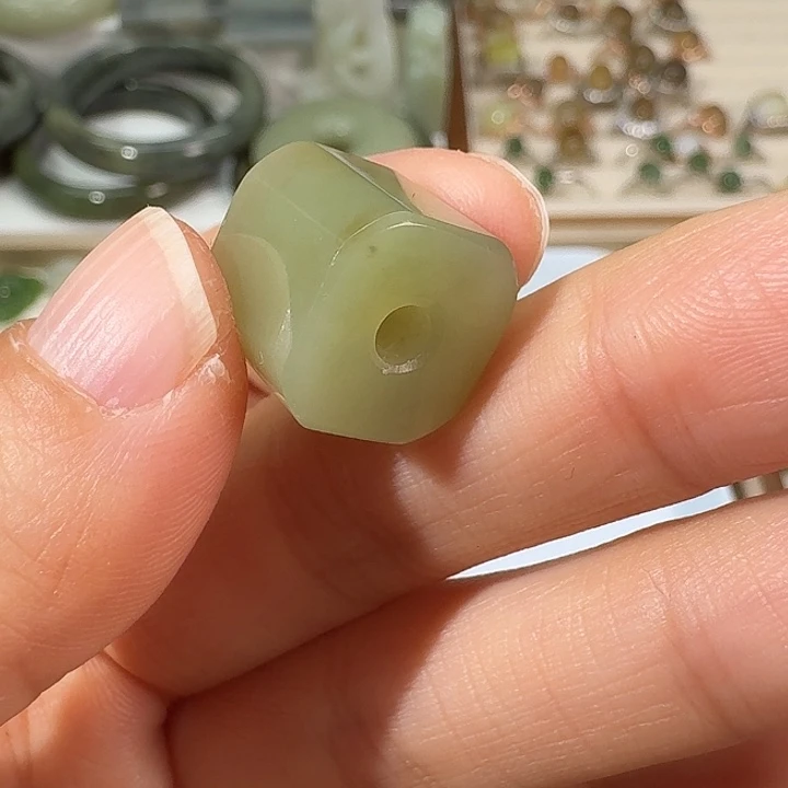 和田玉（糖玉）未镶嵌颈饰78