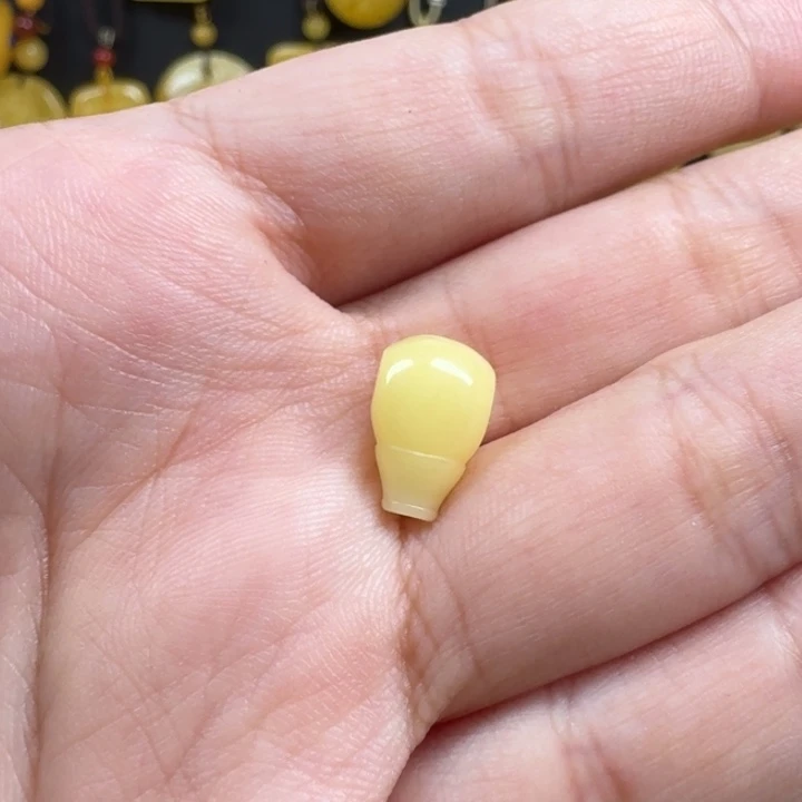 蜜蜡未镶嵌珠宝奇石