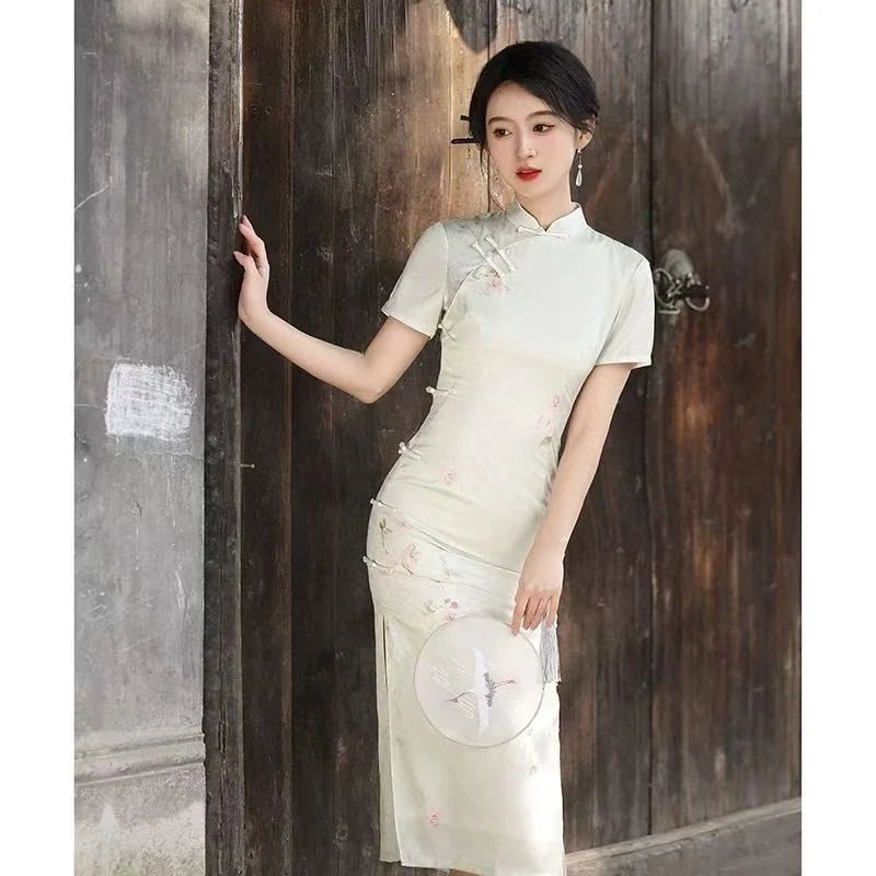 0643 浅绿色 小立体花扣 暗纹【五叶】 旗袍