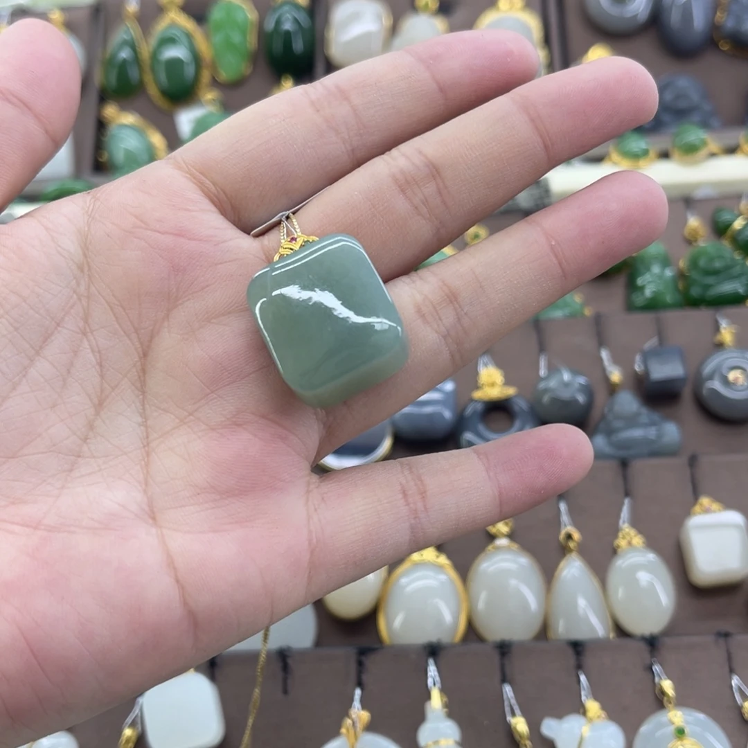 和田玉18K金镶嵌吊坠(赠链)
