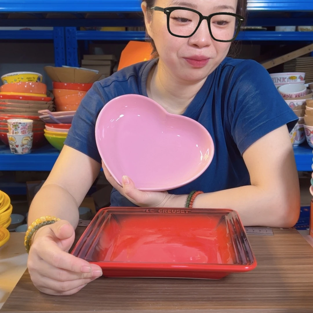 瓷红色方形盘子，，