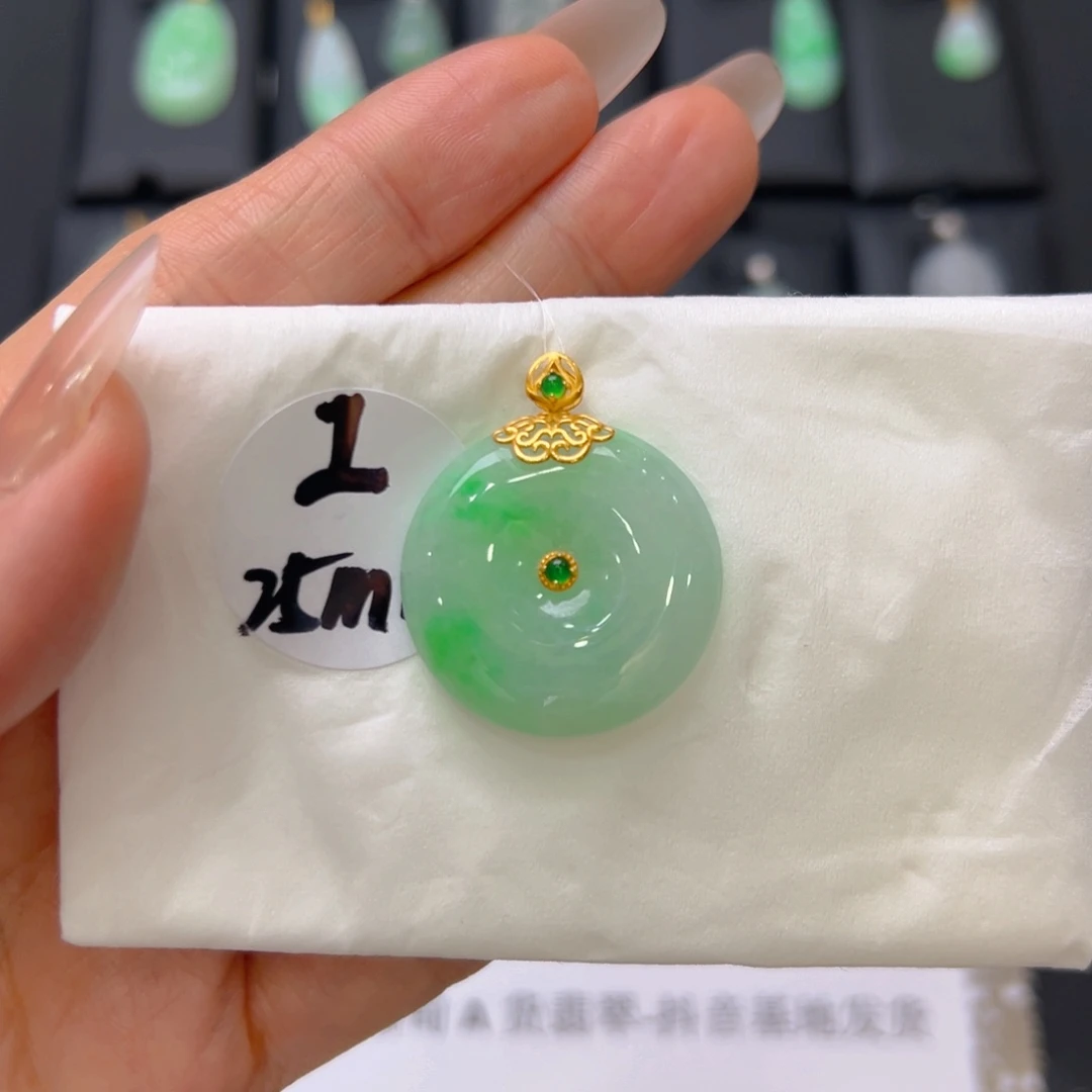 翡翠18K金镶嵌颈饰