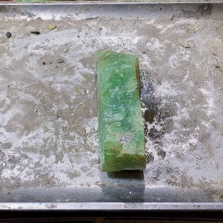 未镶嵌蛇纹石玉珠宝奇石