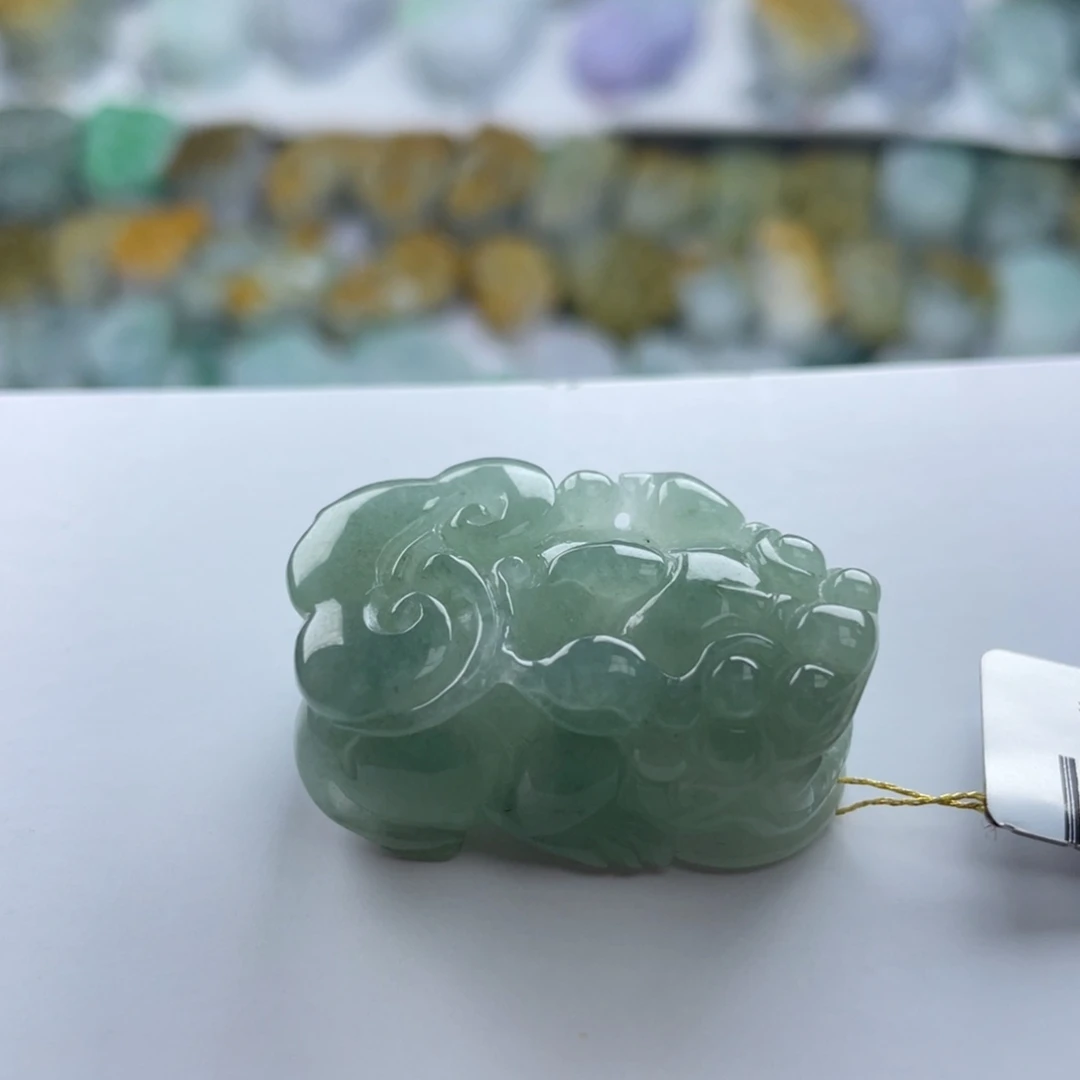 翡翠未镶嵌颈饰貔貅