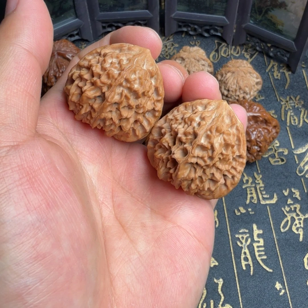 文玩核桃吊坠珊瑚塔36.5