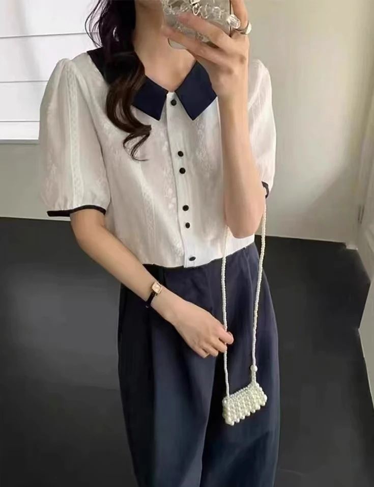 娃娃领蕾丝提花小衫