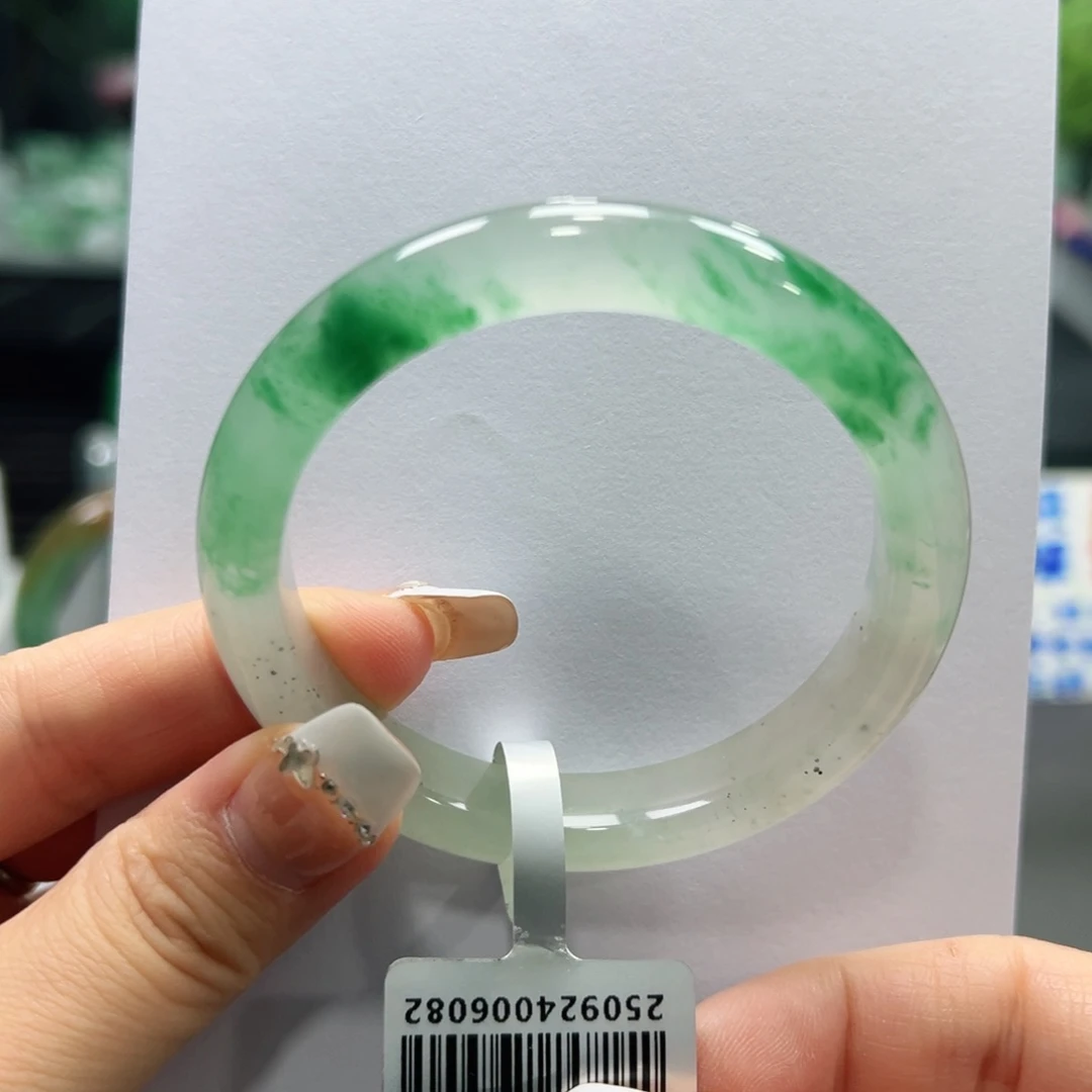 石英质玉（非洲翠）未镶嵌手镯