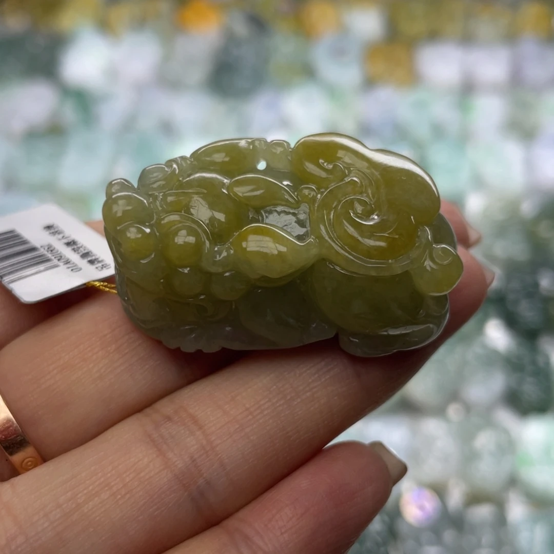 翡翠未镶嵌颈饰貔貅