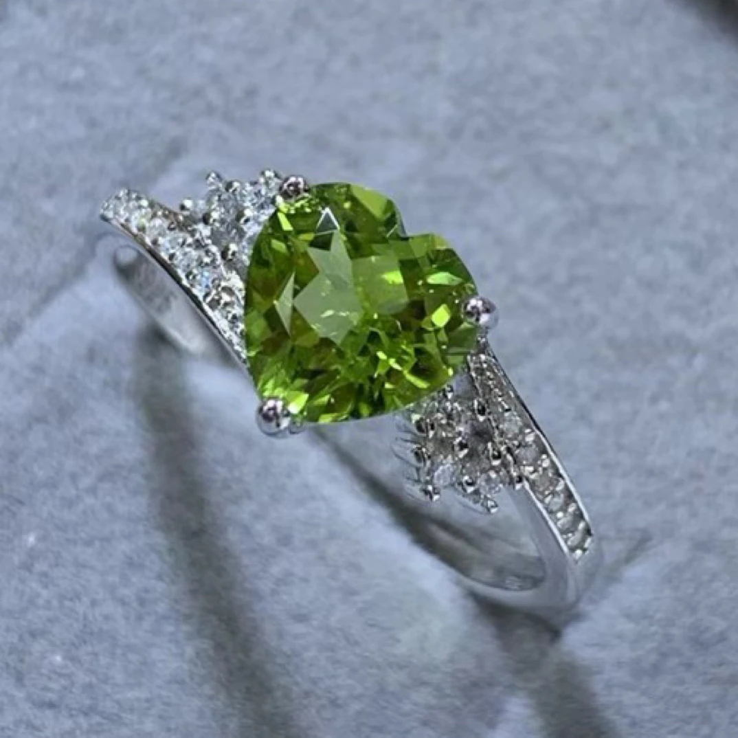 天然橄榄石戒指s925银镶爱心7mm绿色轻奢气质精致优雅时尚百搭Y2