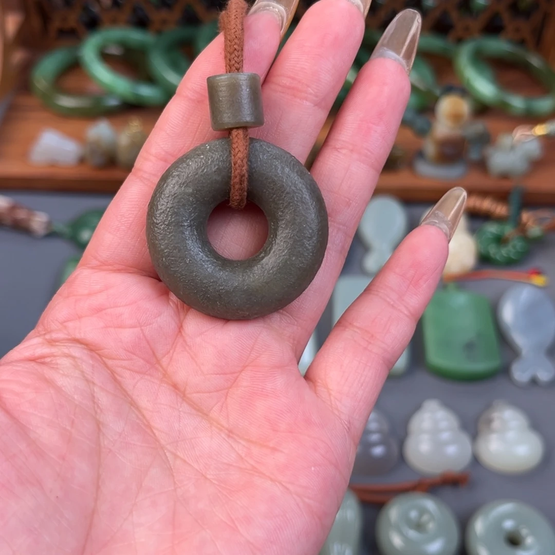 和田玉（糖玉）未镶嵌颈饰