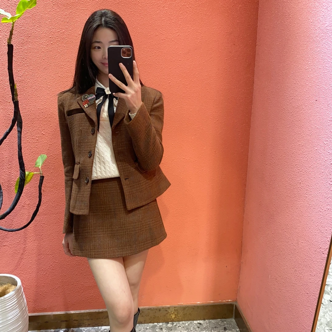 （默茗服装）学院胸章小香套装