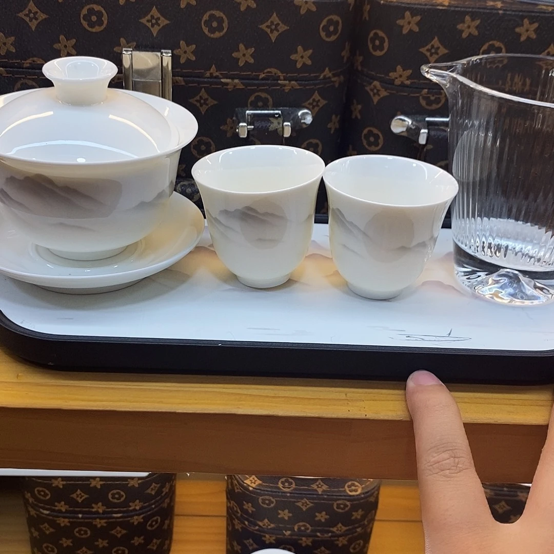 盖碗里的水煮开后放入