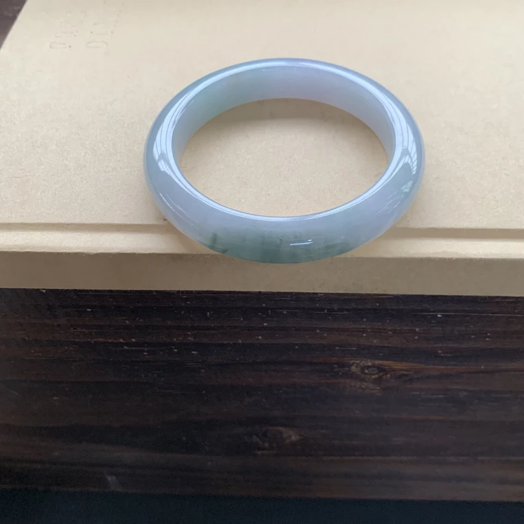 冰透细腻湖水绿手镯，特价5980圈口59.2-12.2-9.5，天然翡翠缅A小纹