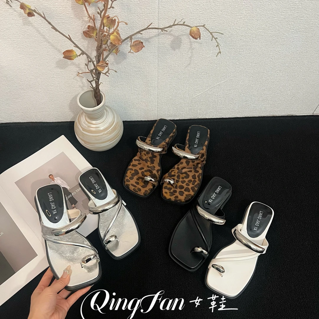 韩版金属一字带套趾拖鞋女夏外穿配裙子仙女风坡跟沙滩凉拖鞋子女