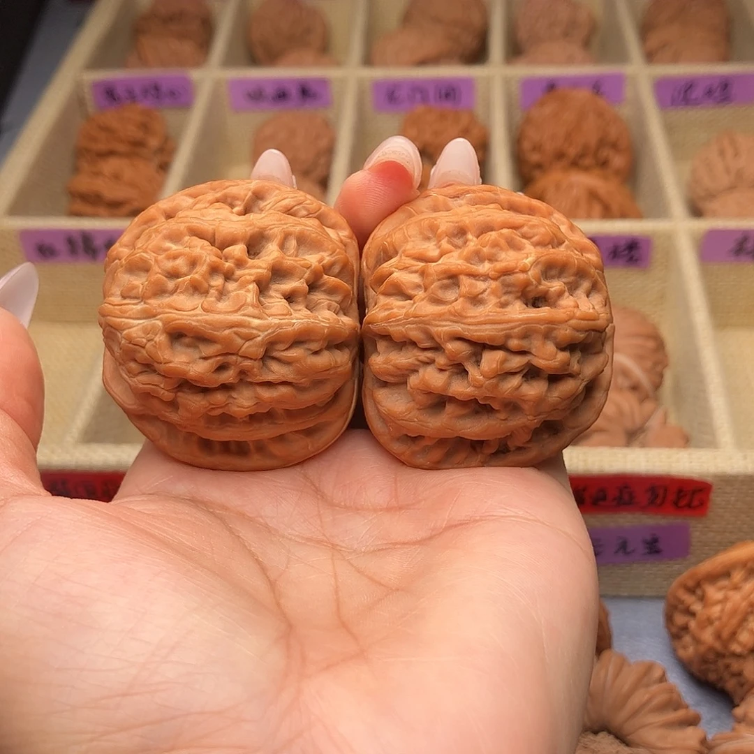 文玩核桃把件红锦鲤44